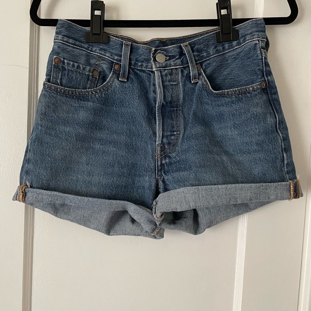 Levi's Premium Denim 501 High Rise Shorts Size 26 Raw Hem Medium Wash Button Fly - Picture 3 of 6